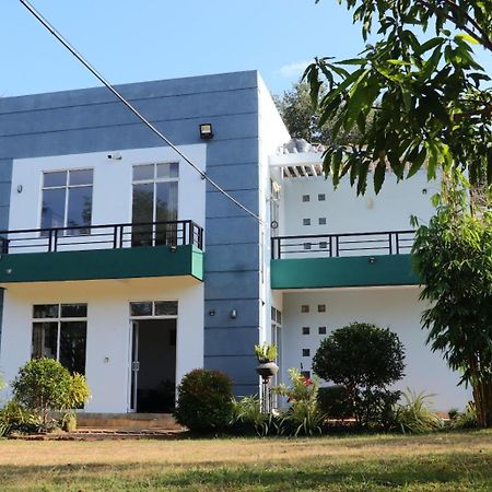 Peacock Resort Anurâdhapura Extérieur photo