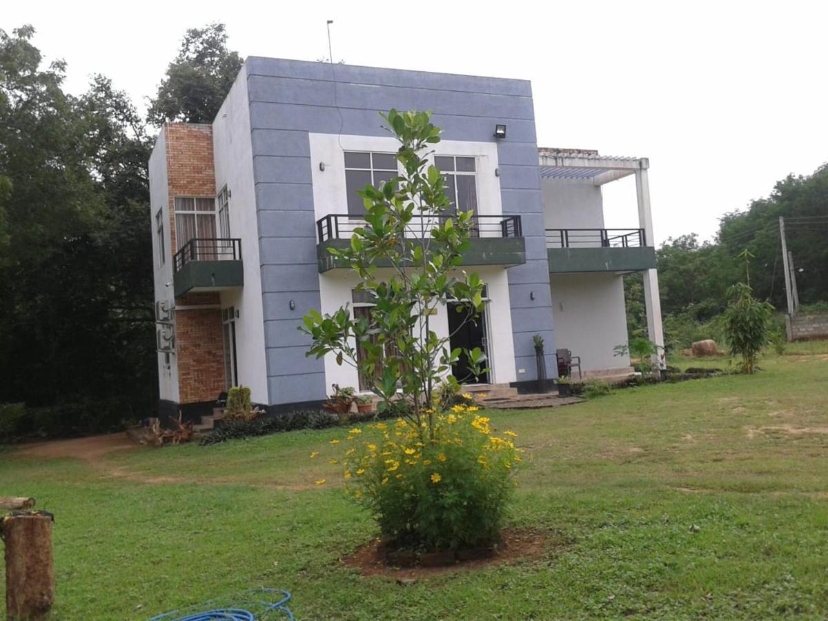 Peacock Resort Anurâdhapura Extérieur photo