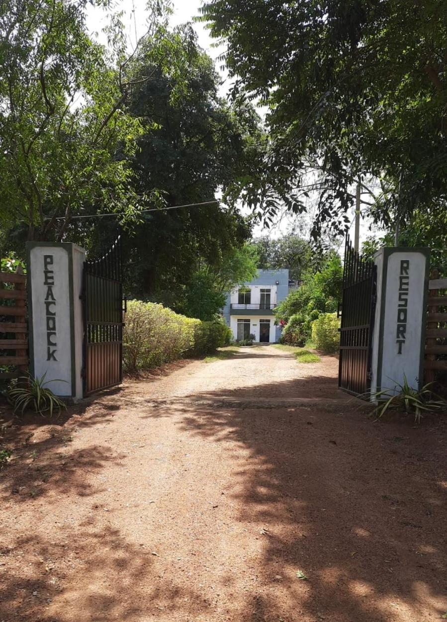 Peacock Resort Anurâdhapura Extérieur photo