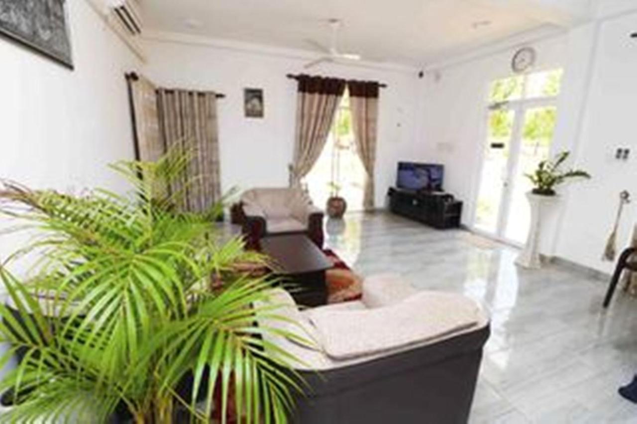 Peacock Resort Anurâdhapura Extérieur photo
